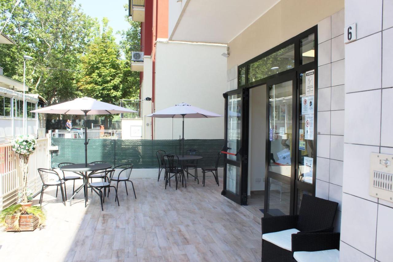 Hotel Luna Rimini Eksteriør bilde