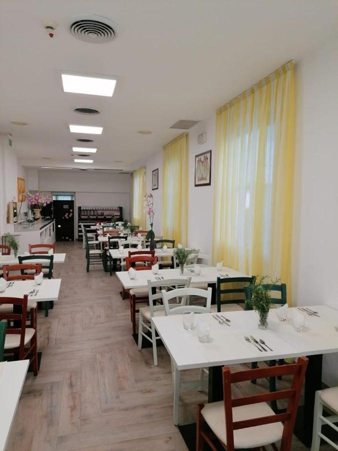 Hotel Luna Rimini Eksteriør bilde